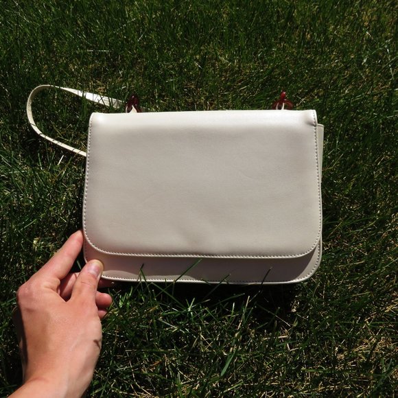 White Handbag with Amber Chainlink Strap - Picture 3 of 8
